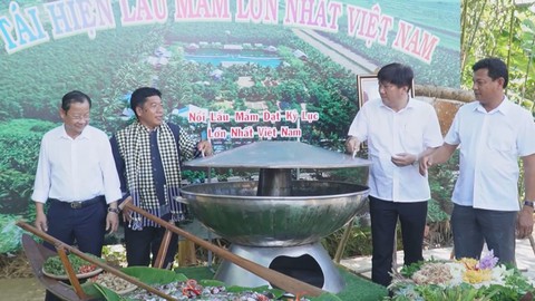Góc nhìn trưa nay | ‘Đã mắt’ với nồi lẩu mắm lớn nhất Việt Nam tại rừng U Minh