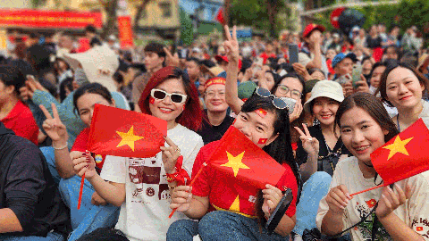 Trực tiếp: Không khí người dân háo hức trước đại lễ 30-4
