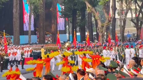 Nhiều tiết mục văn nghệ hoành tráng, xúc động, nức lòng người dân sáng 30-4
