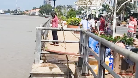 Thi thể người phụ nữ 73 tuổi trôi trên sông Tiền, công an đang điều tra