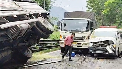 Tai nạn liên hoàn trên đèo Bảo Lộc, hóa chất chảy lênh láng mặt đường