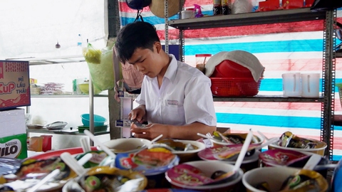 Góc nhìn trưa nay: Vượt gian nan tìm con chữ