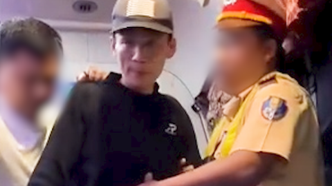 Bắt nhóm thanh niên chém người ở Đà Lạt khi đang trốn trên xe khách