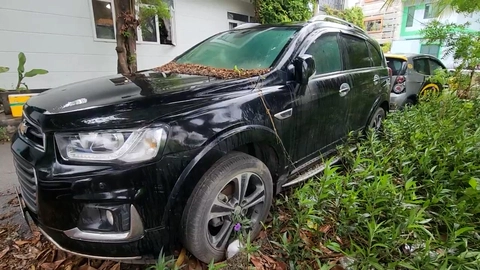 Xe 7 chỗ 'vô chủ' phơi mưa nắng gần 2 năm ở khu dân cư Nam Long, quận 7