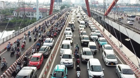 Nhiều tuyến đường ở TP.HCM kẹt xe kéo dài ngày đầu đi làm sau lễ