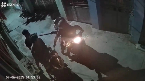 Điều tra vụ 3 người bịt mặt chĩa kiếm đe dọa cướp tài sản 2 thanh niên đi xé máy