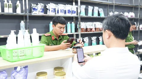 Công an Quảng Trị thu giữ 2,5 tấn mỹ phẩm không rõ nguồn gốc, xuất xứ