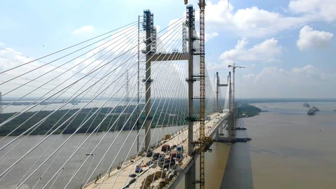 Hợp long cầu Bình Khánh trên cao tốc Bến Lức - Long Thành
