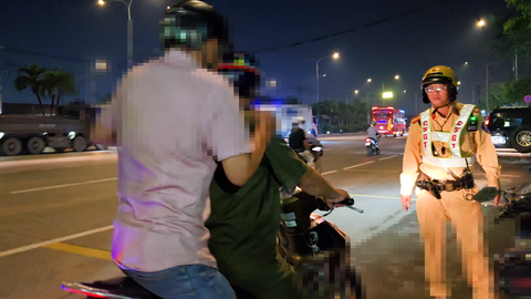 Người đàn ông say đến mức không còn nhớ tên mình khi gặp cảnh sát giao thông