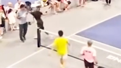 Vận động viên pickleball dùng vợt đánh trọng tài trong giải đấu ở Hải Phòng