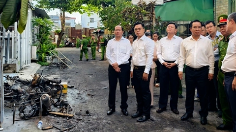 Chủ tịch UBND TP.HCM Nguyễn Văn Được đến hiện trường vụ cháy cư xá Độc Lập làm 8 người chết