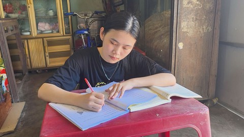 Học bổng chắp cánh ước mơ: Dù hoàn cảnh khắc nghiệt, ý chí vẫn có thể làm nên kỳ tích