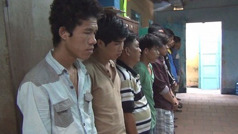 Xách hơn chục cây mã tấu đi trả thù