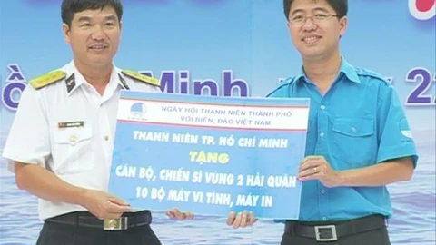 Ngày hội “Thanh niên thành phố với biển đảo Việt Nam”