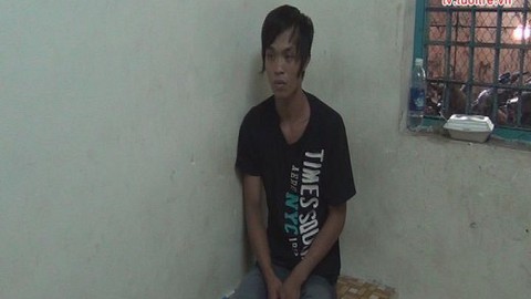 Chặn ôtô đưa rước học sinh rồi đánh công an
