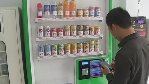 Chuyển động số 104: Máy bán hàng tự động cũng… lên mây