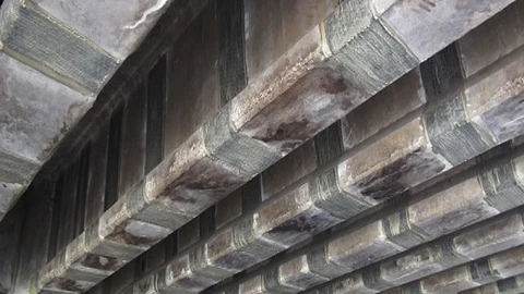 Nâng tải trọng cầu cũ bằng công nghệ dán tấm sợi Carbon