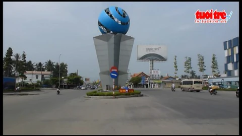 Lắp đặt quả cầu 2,5 tỷ đồng tại Cổng chào Bình Dương