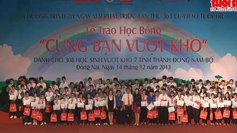 Báo Tuổi Trẻ trao 308 suất học bổng “Cùng bạn vượt khó”