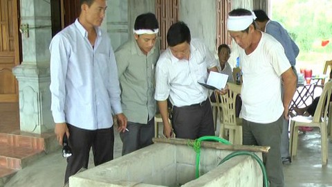 Hai người chết ngạt vì khí metan