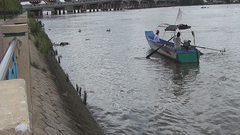 Tìm thanh niên nhảy cầu mất tích phát hiện thi thể nữ