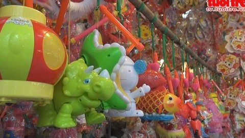 Phố lồng đèn bắt đầu vào mùa, lồng đèn truyền thống mất hút