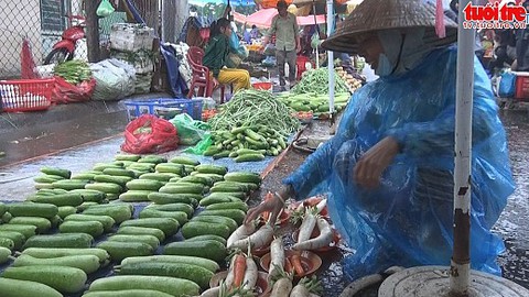 Độc đáo chợ rau đồng giá 5000 đồng