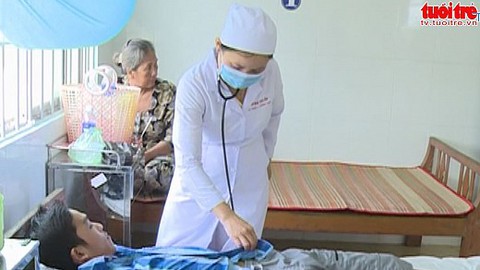 Vĩnh Long: 8 người nhập viện sau khi uống nước để qua đêm