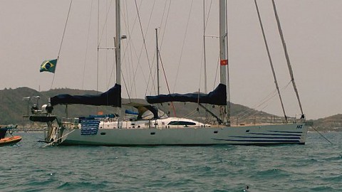 Thuyền buồm thám hiểm vòng quanh thế giới cập cảng Nha Trang