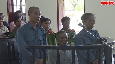 Ném bom xăng vào đoàn cưỡng chế, cả gia đình lãnh án