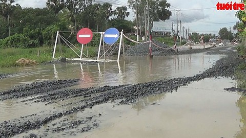 Antraco xuất tiền tỉ vá đường 955B vì đường nghẹt cống