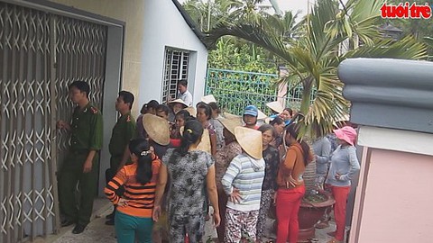 “Bão” vỡ hụi càn quét miền Tây