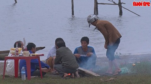 Lật thuyền trên sông Thạch Hãn, hai học sinh bị đuối nước