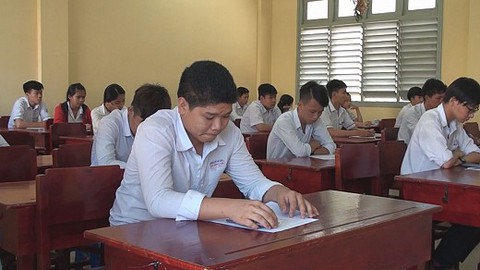 Cán bộ sao in tiết lộ đề thi để… trả ơn