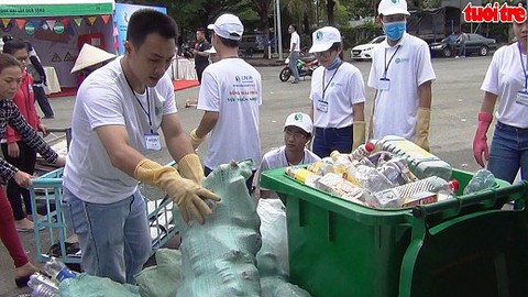 Đồng Nai: Dân háo hức đổi chất thải lấy quà