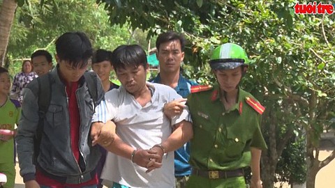 HẬU GIANG: Bắt giam người chồng đánh vợ và đánh công an