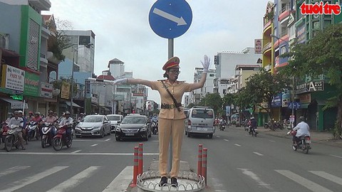 Từ tháng 8, nữ CSGT xuống đường điều tiết giao thông