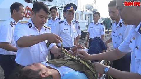 Cấp cứu chiến sỹ từ đảo Bạch Long Vĩ về đất liền chữa trị
