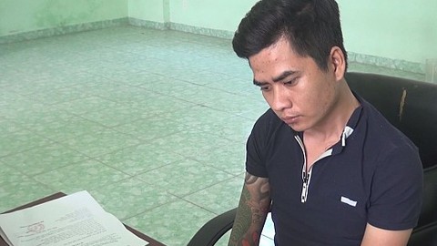 Bắt nam thanh niên rút súng bắn bạn nhậu
