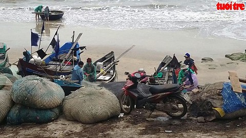 Khẩn trương tìm kiếm hai ngư dân mất tích vì tàu chìm