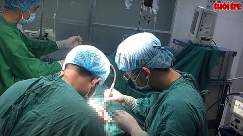 Hai nhóm giang hồ chém nhau khiến 3 người bị thương