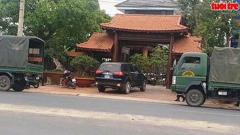 Khám xét nhà trùm bảo kê gỗ, nghi liên quan vụ bắn chết người ở quán bida