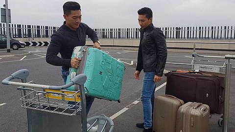Giải trí 24h: Nghệ sĩ Quốc Cơ, Quốc Nghiệp sẽ về đến Việt Nam tối nay