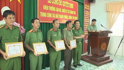 Khen thưởng ban chuyên án phá đường dây cá độ đá banh quy mô lớn