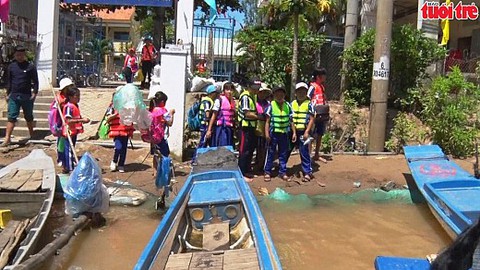 Gian nan đi học vùng đầu nguồn lũ