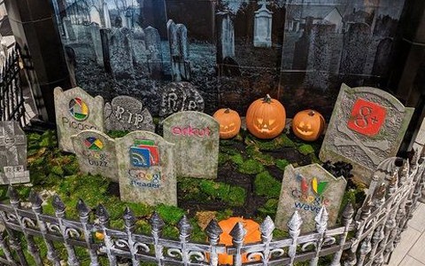 Đón Halloween "có tâm", Google dựng bia đá tưởng nhớ các ứng dụng "quá cố"