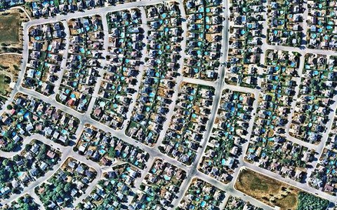 Kỳ thú kiến trúc của loài người nhìn từ trên cao: hỗn loạn và trật tự tuyệt đối