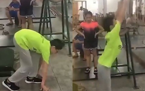 Cậu bé tập thể hình bằng điệu nhảy bơi bướm