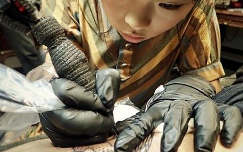 Nữ thợ xăm… 10 tuổi chinh phục thế giới