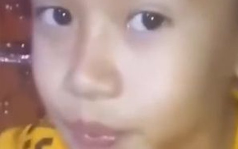 Cậu bé nêu "1001 lý do" không đòi được tiền lì xì khi đưa mẹ giữ